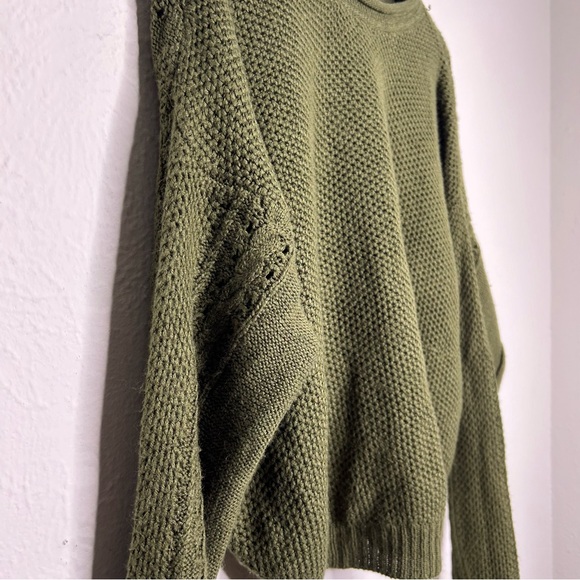 Charlotte Russe Cropped Crochet Oliver Green Sweater Size Large - Picture 2 of 12